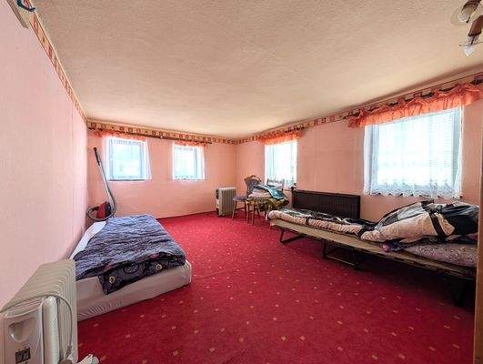 Kind Arbeit Haus OG.jpg