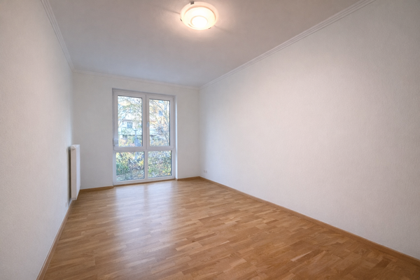 unmöbliert (KI-generiert)