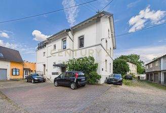 Vorder- und Seitenansicht