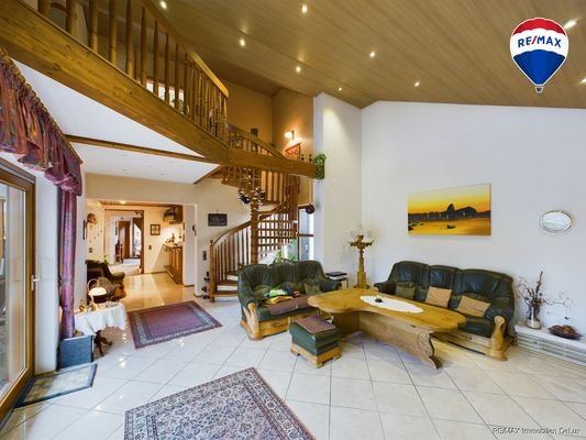 RE:MAX Immobilien DeLux Wohnzimmer 2