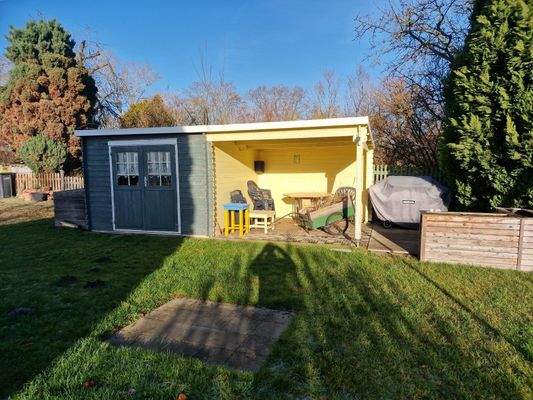 Grundstück mit Nebengelass