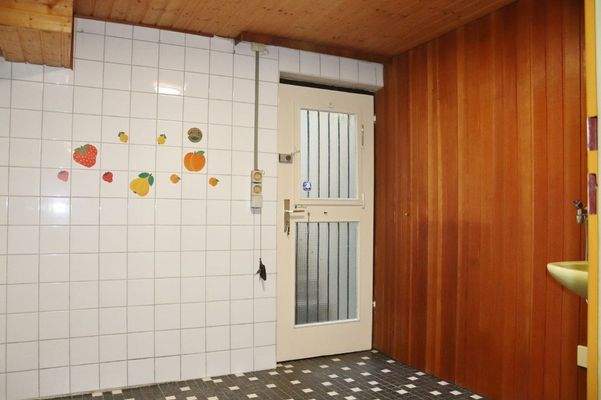 KG - Waschküche mit Gartenzugang