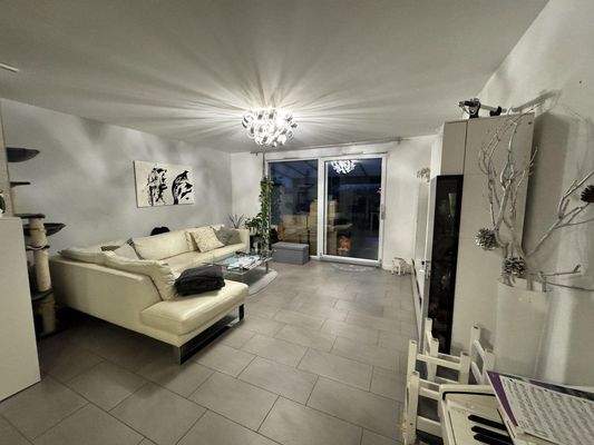 Wohnzimmer eingerichtet (EG)