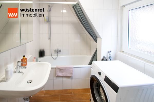 Hs 46 Whg., Badezimmer im DG