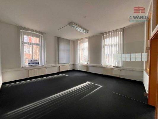 Büroraum 2 seitlich