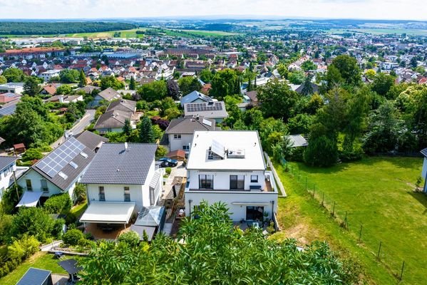 4-Parteien-Wohnhaus, oberste Reihe von Butzbach 