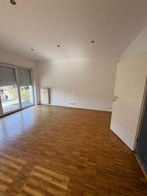 Wohnzimmer mit Balkon