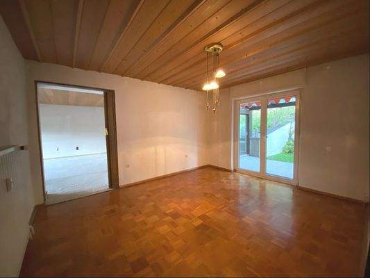 EG - Esszimmer mit Zugang zur Terrasse