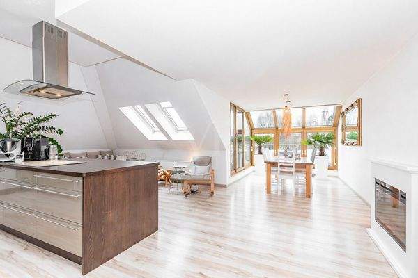 offene, moderne Einbauküche