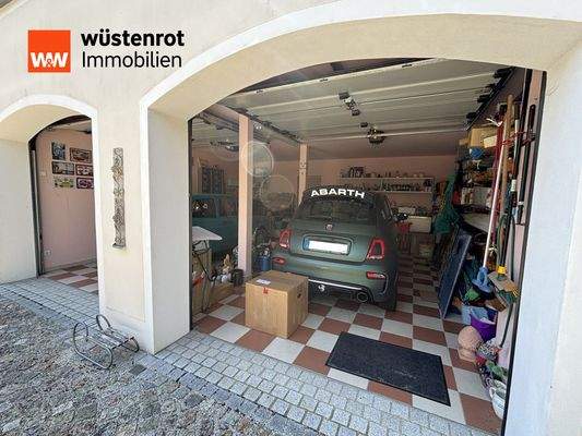 Inhouse Doppelgarage