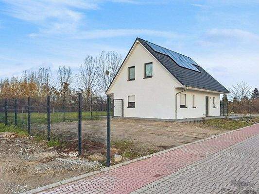 Hausansicht - Zufahrt 