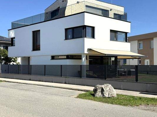 Außenansicht / Villa in Stahlbetonbauweise