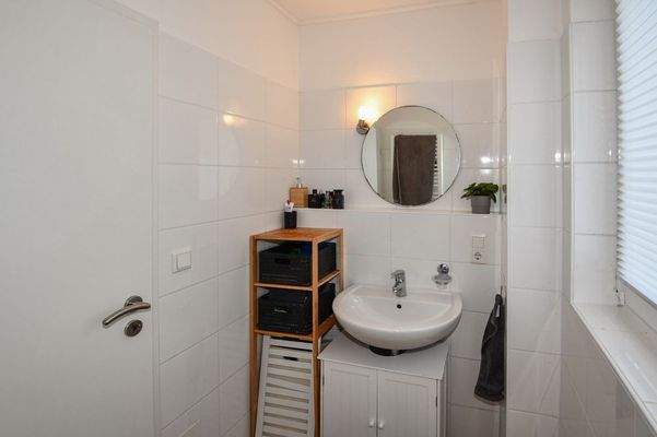 Bad (Zugang nur vom Schlafzimmer)