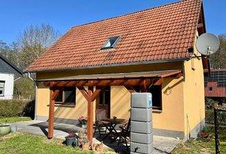 Hausansicht vom Grundstück