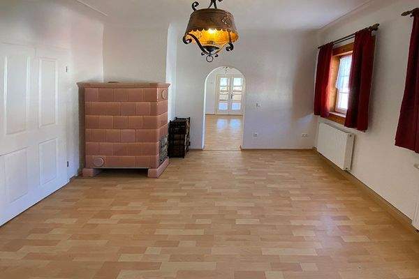 Zimmer Obergeschoss mit Kachelofen