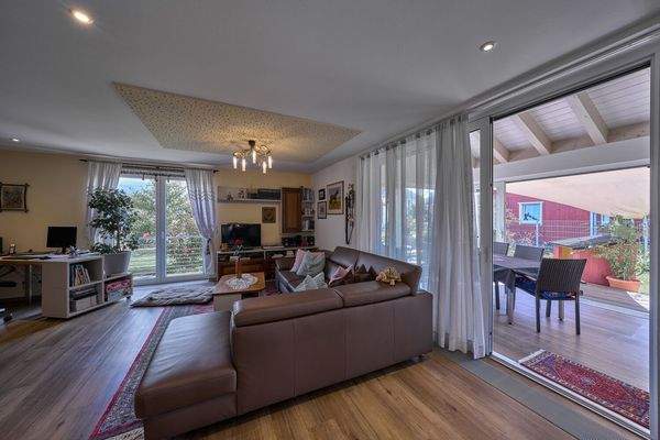 Wohnbereich EG mit Blick in Wintergarten