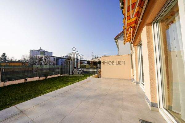 Terrasse mit Gartenbereich