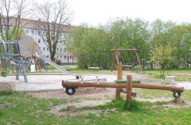 großer öffentlicher Spielplatz