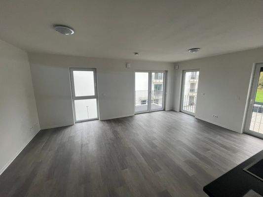 Wohnzimmer mit Balkon