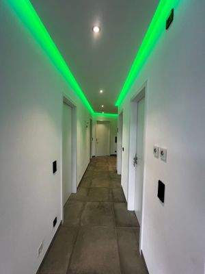 Flur mit Lichtdesign