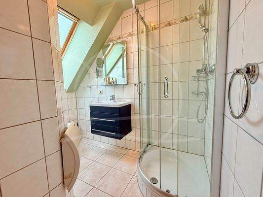 Bad im OG mit Dusche.jpg