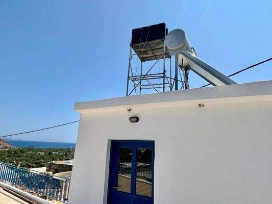 Kreta, Kalo Chorio: 2-Apartment-Anwesen mit geräumiger Dachterrasse zu verkaufen