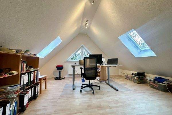 Büro Spitzboden II - wohnlich ausgebaute Nutzfläche