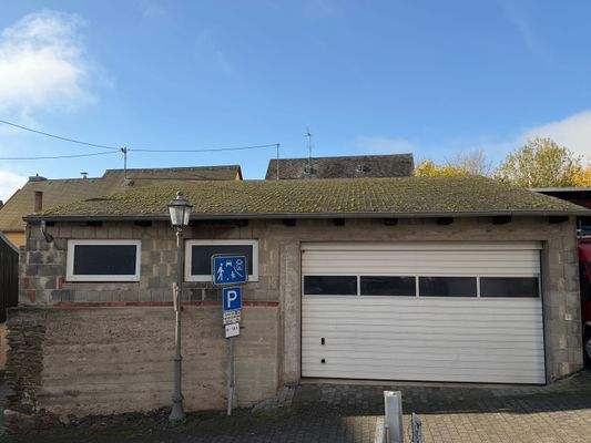 Halle Frontansicht Gilgenkordel.jpg