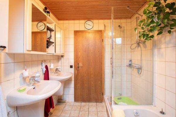 Badezimmer 1. Obergeschoss Ansicht 2