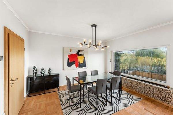 Esszimmer EG - (KI generiert)