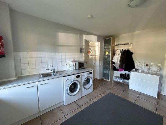 1020091_1_Hauswirtschaftsraum Eingang vom Carport.