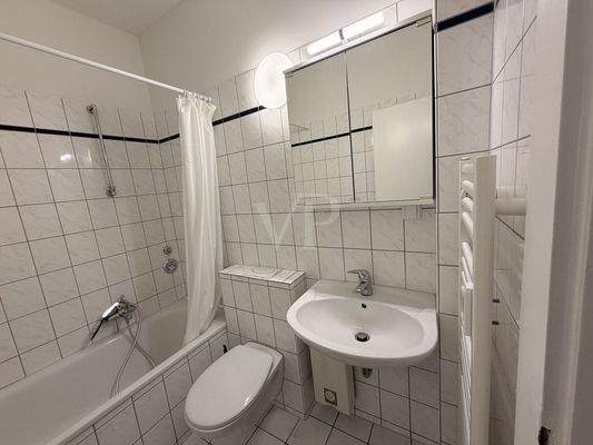 Badezimmer mit Badewanne