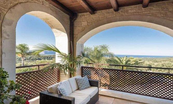 Kreta, Kournas: Luxuriöse Steinvilla mit Meer- und Bergblick