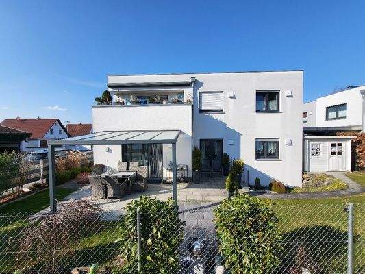 Terrasse und Garten.jpg