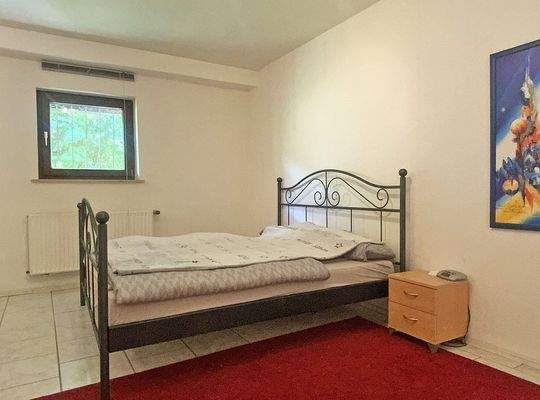 Schlafzimmer im Untergeschoss (ELW)