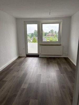 Wohnzimmer mit Balkon