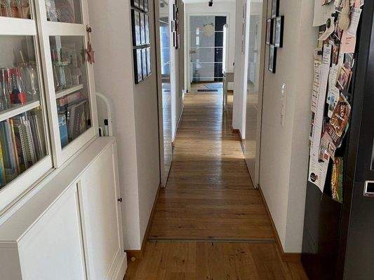 Fluransicht richtung Eingang DG