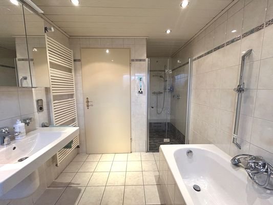 Badezimmer EG