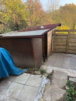 Aufgang zum Haus mit Schuppen 