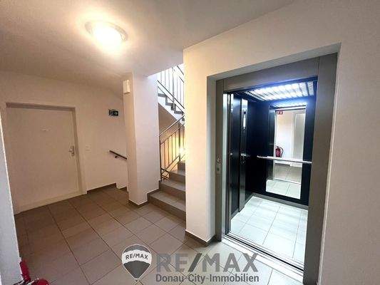 17 Stiegenhaus_Aufzug