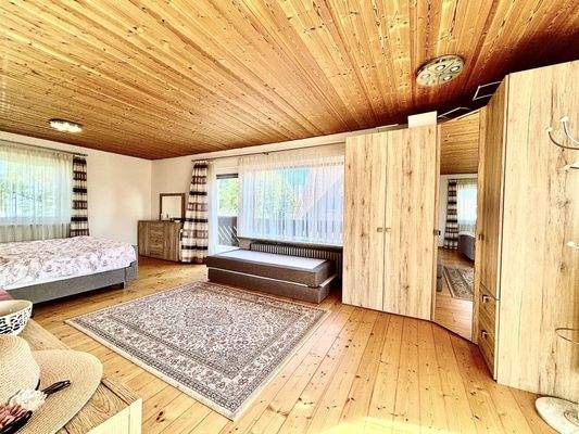 Großes Schlafzimmer mit Bad en suite