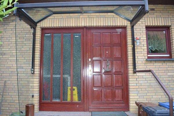 Überdachte Haustür