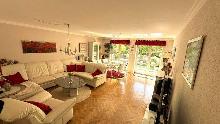 Großzügiger Wohn- und Essbereich