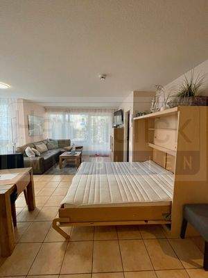 Klappbett im Wohnzimmer