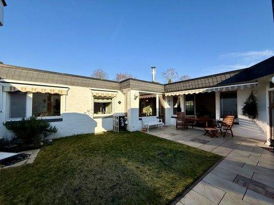 Garten- und Immobilienansicht