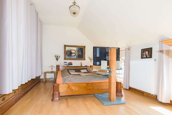 Schlafzimmer 1
