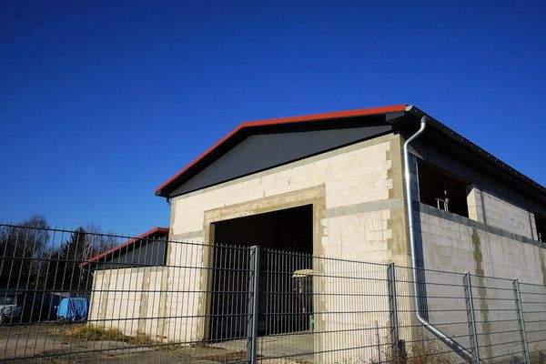 Haupteingang Halle (7).jpg