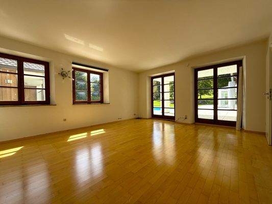 Gäste- oder Arbeitsbereich im EG 