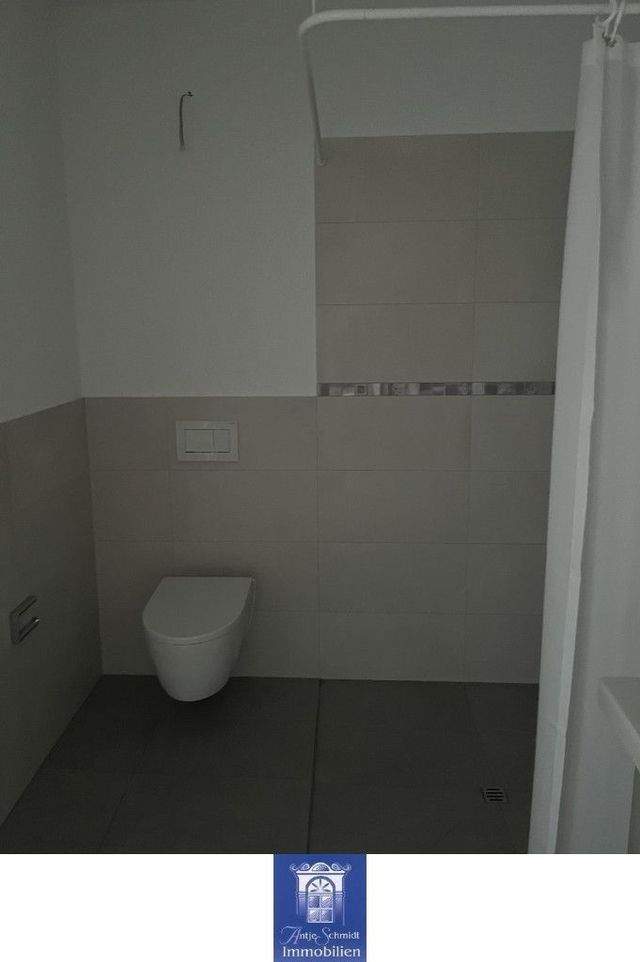 Wohntraum im Erstbezug! Fußbodenheizung, EBK, modernes Bad, schöner Balkon! Lift! - Photo 3
