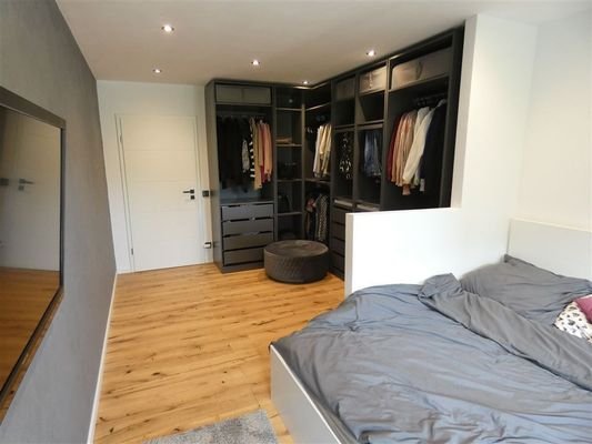 Schlafzimmer mit Ankleide